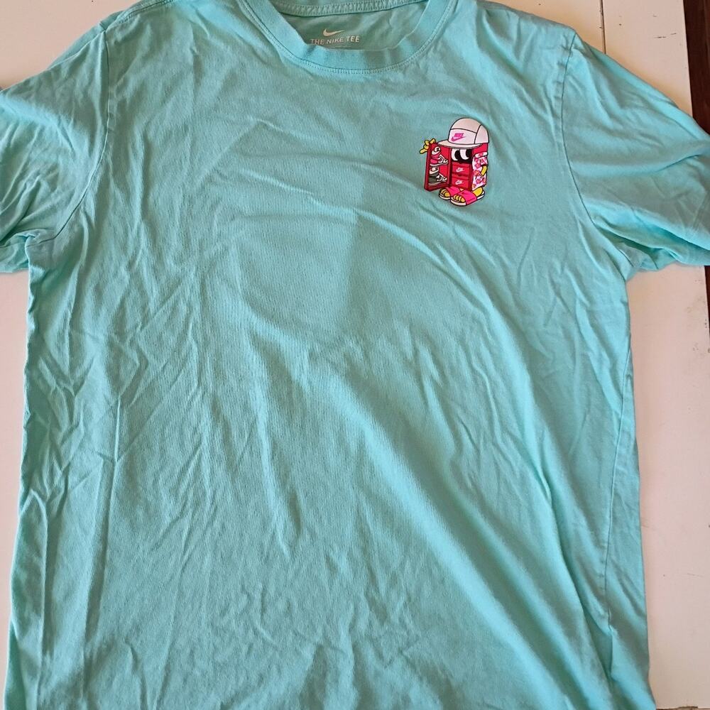 Nike Graphic T-Shirt with shoe box symbol ( J16)